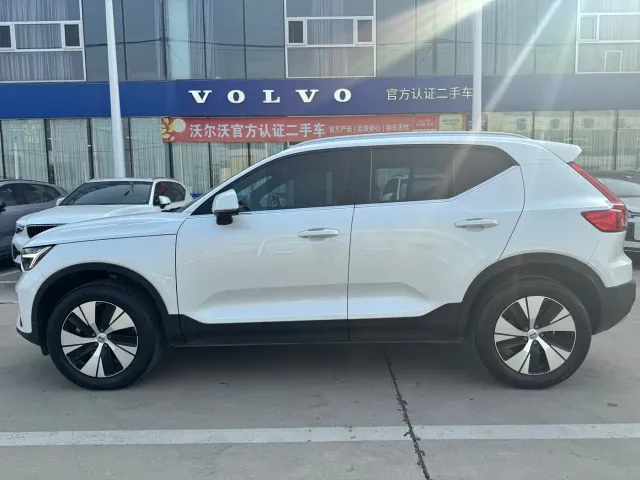 Volvo XC40 — Фото автомобиля 8