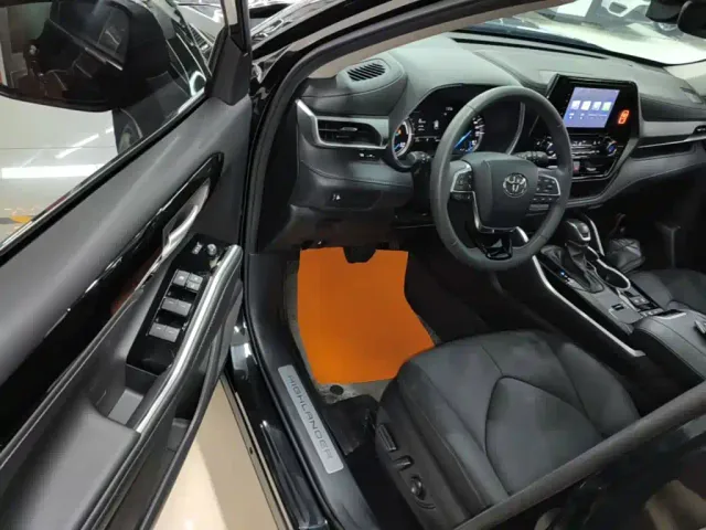 Toyota Highlander — Фото автомобиля 15