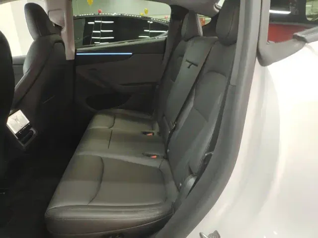 Tesla Model Y — Фото автомобиля 16