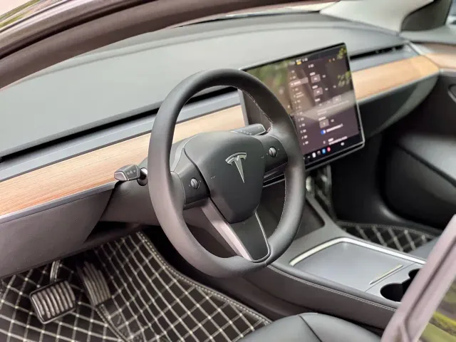 Tesla Model 3 — Фото автомобиля 9