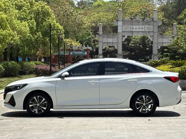 Changan Eado — Фото автомобиля 7