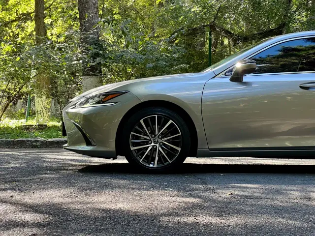 Lexus ES — Фото автомобиля 14