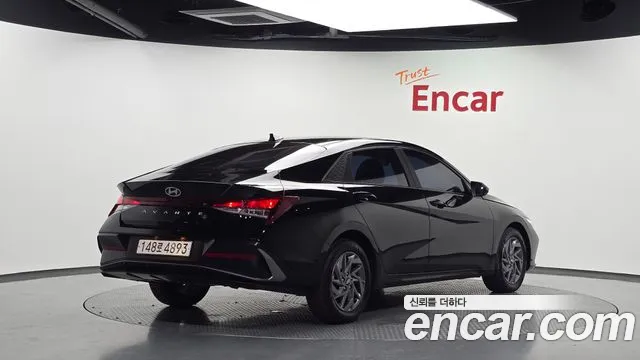 Hyundai Avante CN7 — Фото автомобиля 2