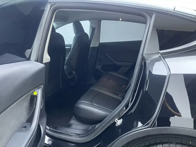 Tesla Model Y — Фото автомобиля 12