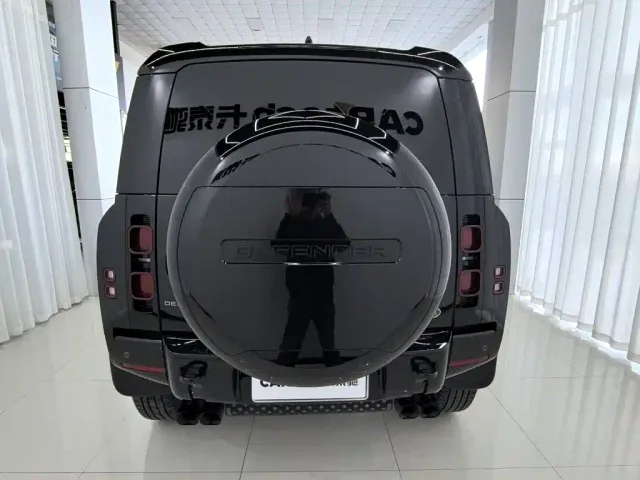 Land Rover Defender — Фото автомобиля 6