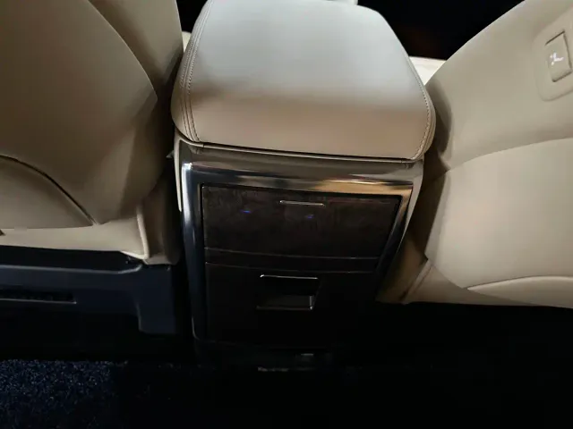 Toyota Vellfire — Фото автомобиля 8