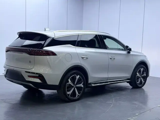 BYD Tang — Фото автомобиля 6