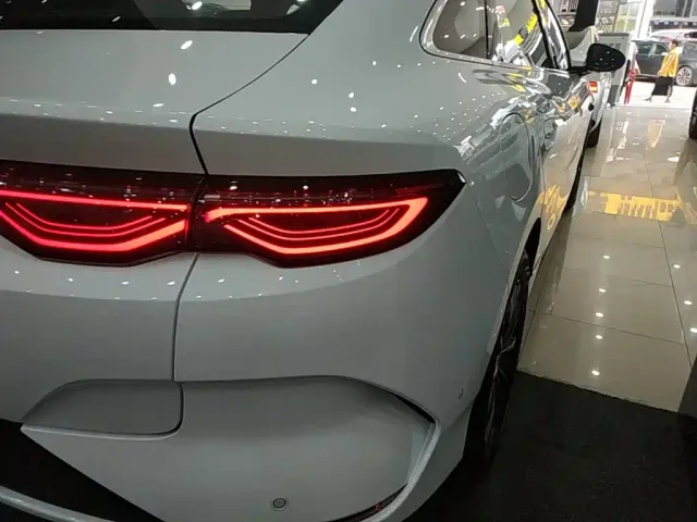 BYD Qin L — Фото автомобиля 7