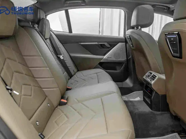 BMW 5 Series — Фото автомобиля 16