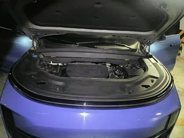 Li Auto L8 — Фото автомобиля 3