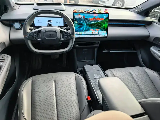 Lynk & Co Z20 — Фото автомобиля 6
