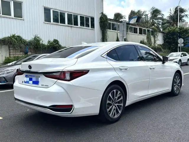 Lexus ES — Фото автомобиля 9