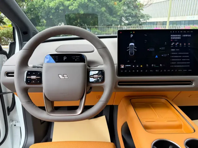 Li Auto i8 — Фото автомобиля 12