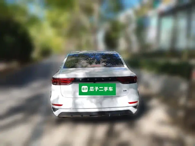 Geely Emgrand — Фото автомобиля 3