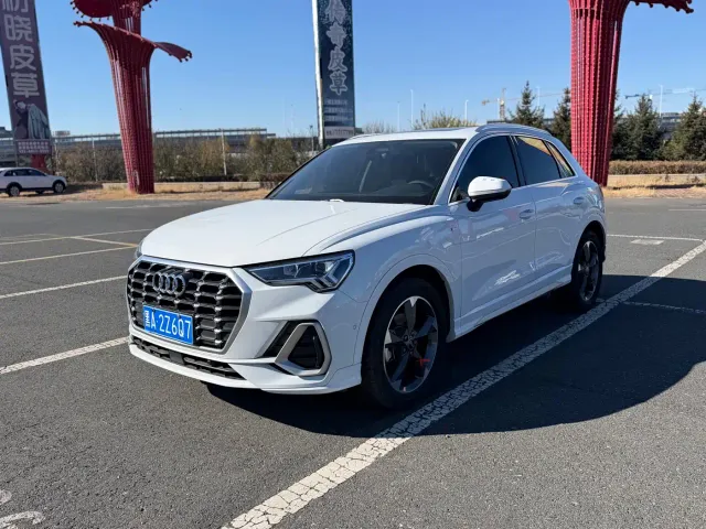 Фотография автомобиля — Audi Q3