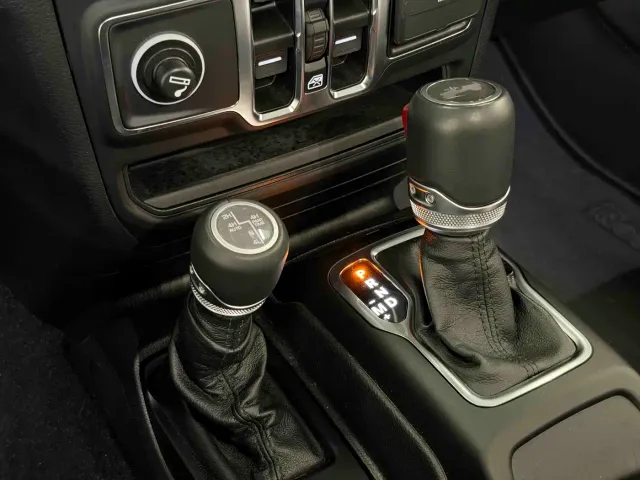 Jeep Wrangler — Фото автомобиля 11