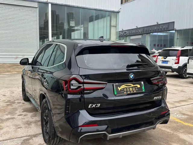 BMW iX3 — Фото автомобиля 9