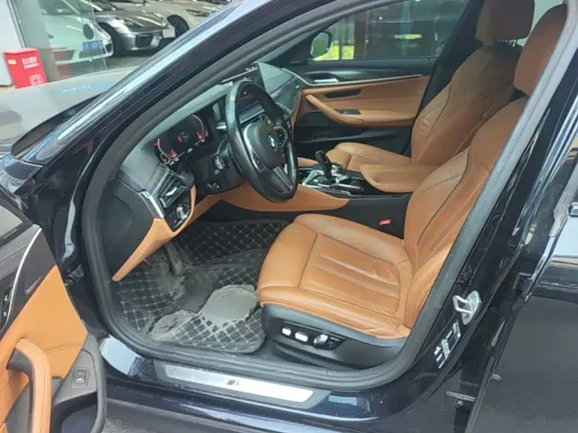 BMW 5 Series — Фото автомобиля 11