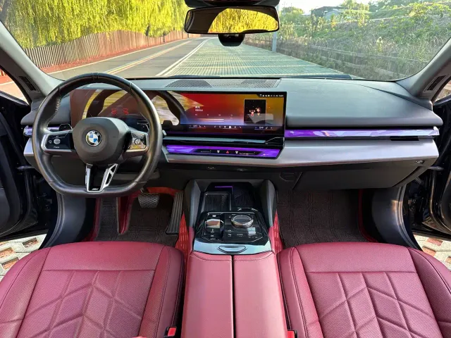 BMW 5 Series — Фото автомобиля 12