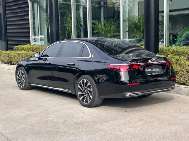 Mercedes-Benz E-Class — Фото автомобиля 6