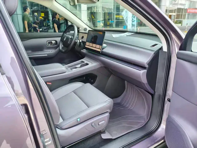 Leapmotor C10 — Фото автомобиля 6