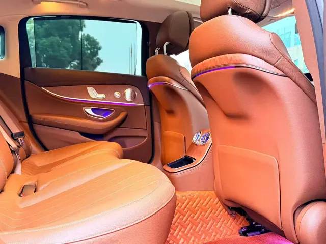 Mercedes-Benz E-Class — Фото автомобиля 8