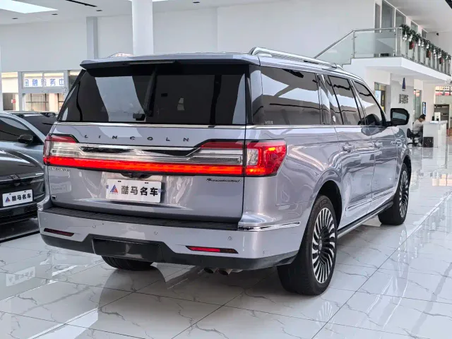 Lincoln Navigator — Фото автомобиля 18