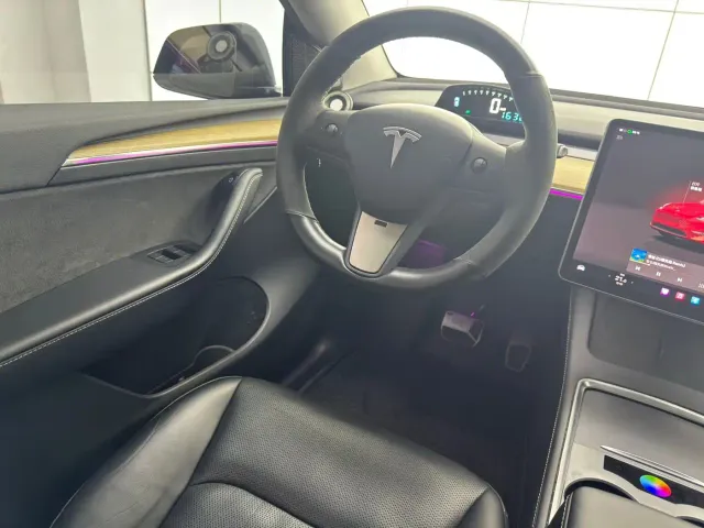 Tesla Model Y — Фото автомобиля 16