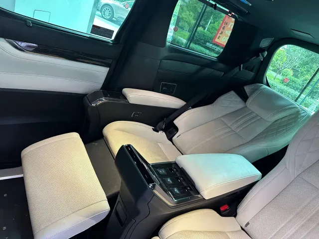 Lexus LM — Фото автомобиля 27