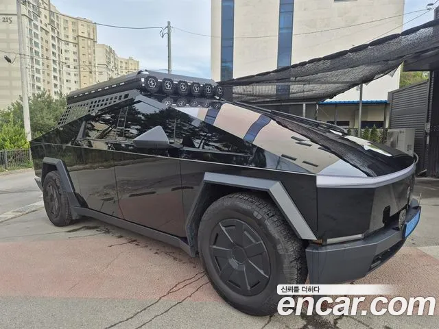 Tesla Cybertruck — Фото автомобиля 5