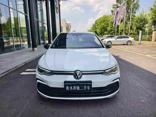 Volkswagen Golf — Фото автомобиля 2