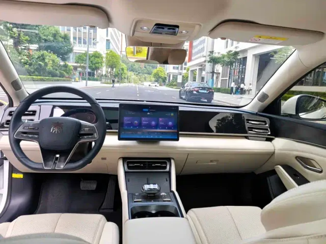 BYD Qin L — Фото автомобиля 19