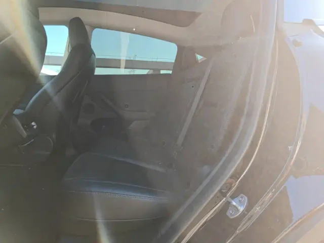Tesla Model Y — Фото автомобиля 16