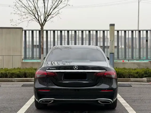 Mercedes-Benz E-Class — Фото автомобиля 8