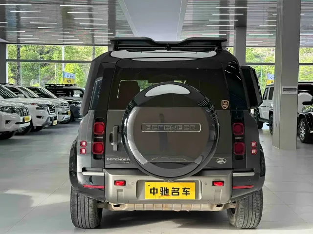 Land Rover Defender — Фото автомобиля 9