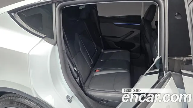 Tesla Model Y — Фото автомобиля 10