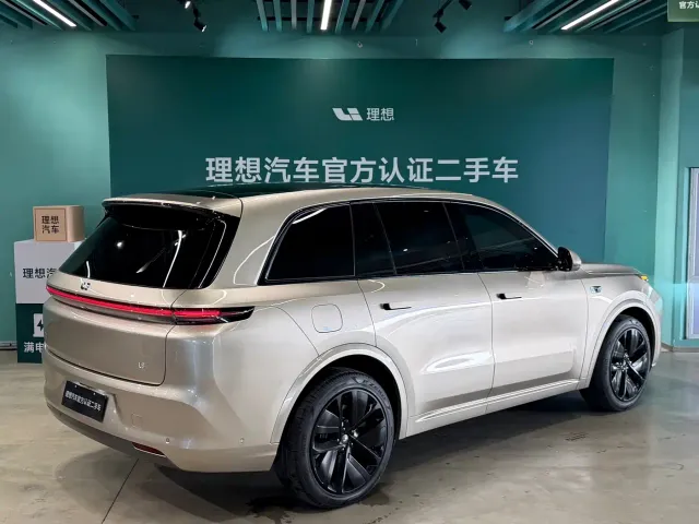 Li Auto L8 — Фото автомобиля 4