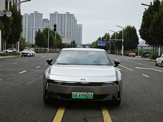 Xpeng P7 — Фото автомобиля 2