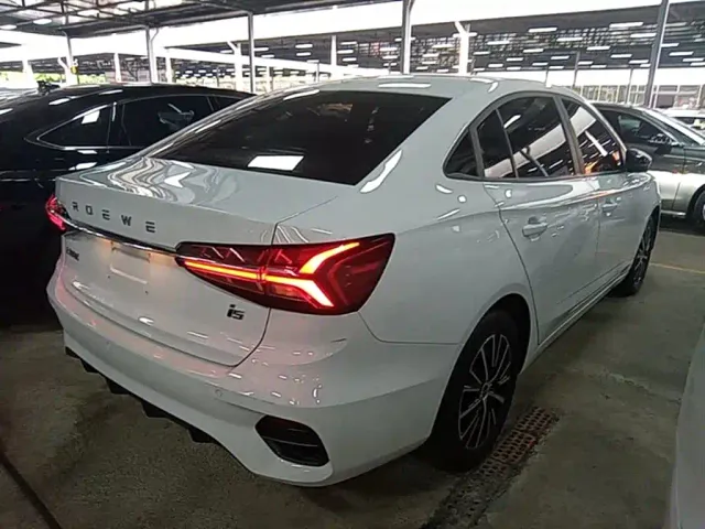 Roewe i5 — Фото автомобиля 6
