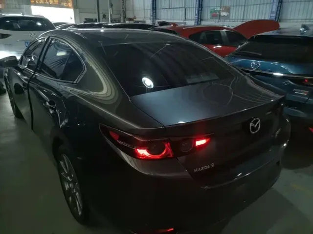 Mazda Axela — Фото автомобиля 4