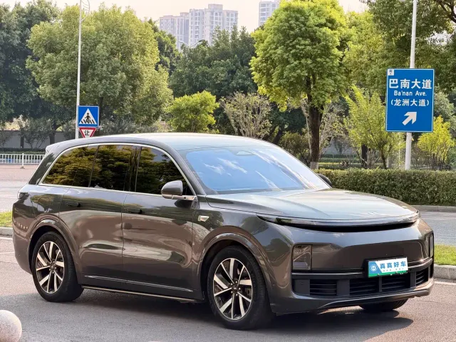 Li Auto L8 — Фото автомобиля 3