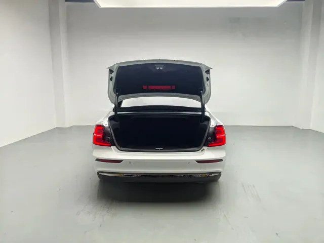 Volvo S60 — Фото автомобиля 5