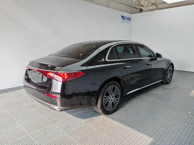 Mercedes-Benz E-Class — Фото автомобиля 6