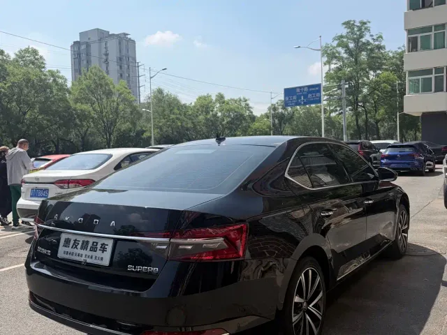 Skoda Superb — Фото автомобиля 4