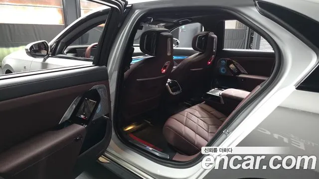 BMW 7 Series G70 — Фото автомобиля 16