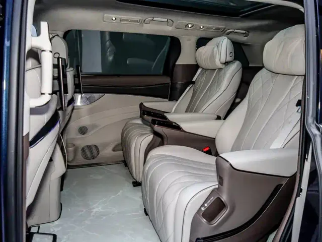 Denza D9 — Фото автомобиля 10