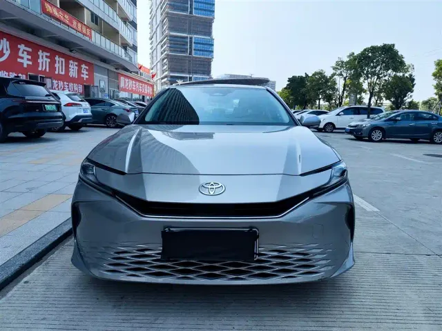 Toyota Camry — Фото автомобиля 2