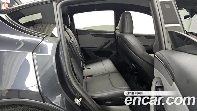 Tesla Model Y — Фото автомобиля 12