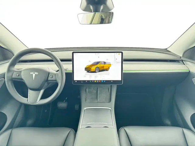 Tesla Model Y — Фото автомобиля 10