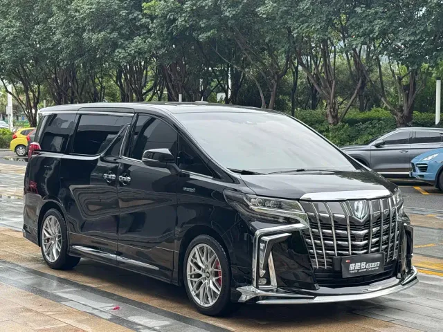 Toyota Alphard — Фото автомобиля 3